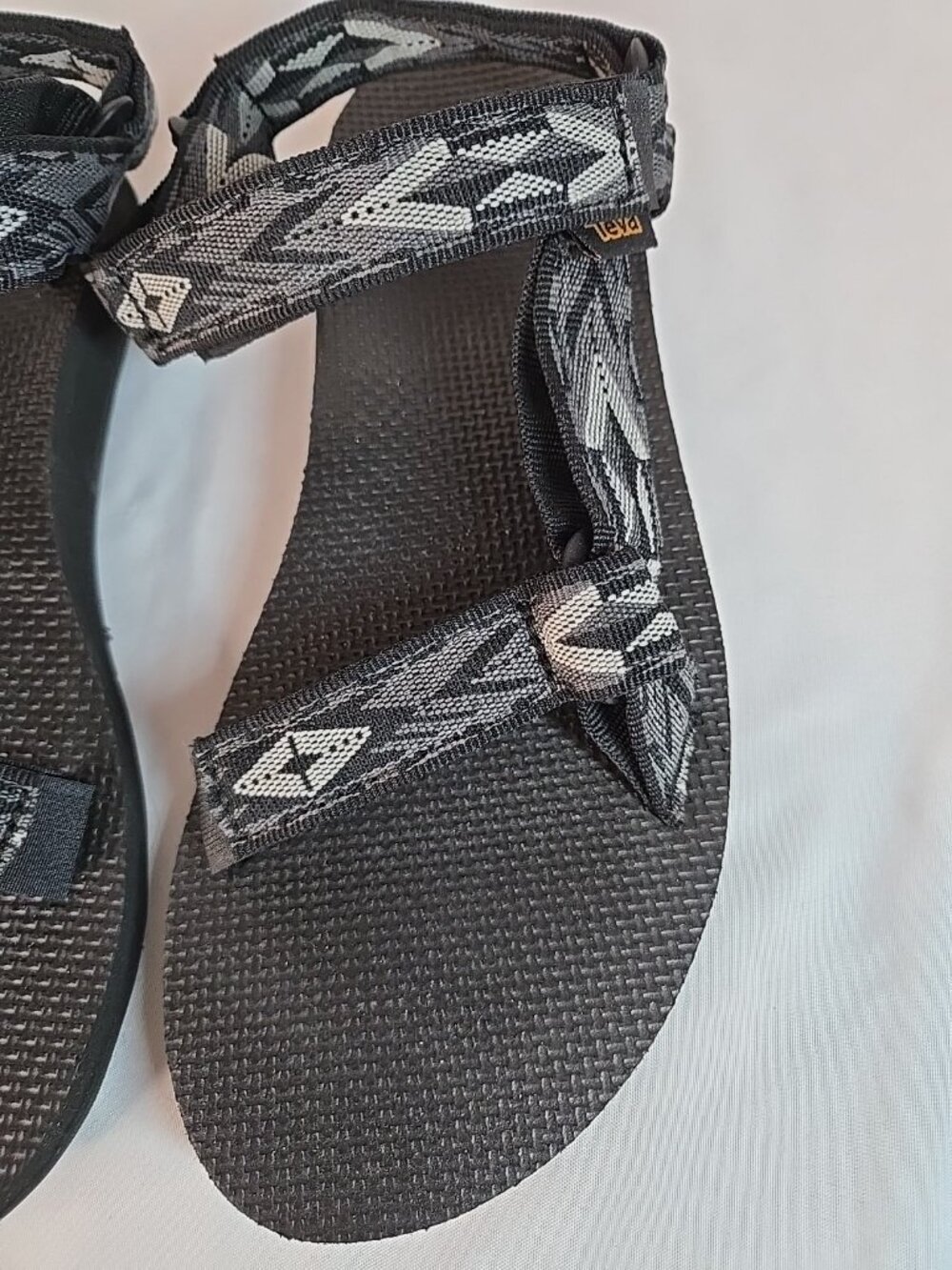 Teva Black/White Women's Sandals Size 8 - Picture 2 of 7
